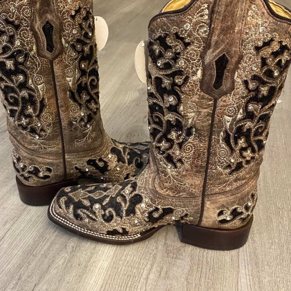 Corral a3648 size 7
